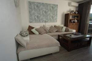 a living room with a couch and a coffee table at Apartment Fabry Riva Ploče in Ploče