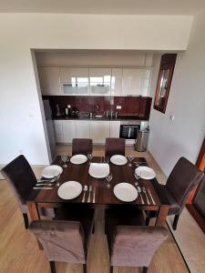 Gambar di galeri bagi New Luxury Apartments BaR di Bar +5 gambar