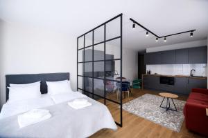 Łóżko lub łóżka w pokoju w obiekcie Aparthotel Inspire Miodova Residence