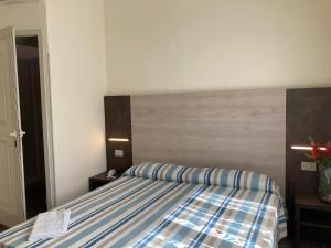 Postel nebo postele na pokoji v ubytování Hotel Verdesolemare