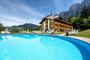 Bazén v ubytování Parc Hotel Miramonti nebo v jeho okolí