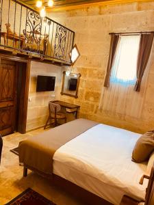 A bed or beds in a room at Zuwinasa House Hotel