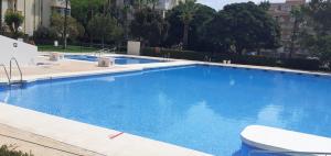 Bazén v ubytovaní Sea view in Benalmadena alebo v jeho blízkosti
