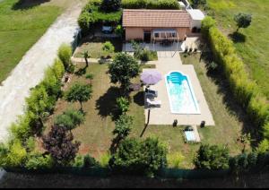 Bazén v ubytovaní Villa Chiara with Private Pool and garden alebo v jeho blízkosti