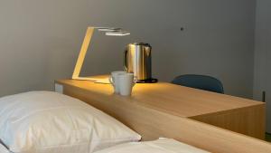 Tempat tidur dalam kamar di The Lab Hotel & Apartments