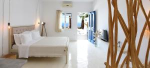 A bed or beds in a room at Aigeis-milos