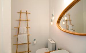 A bathroom at Aigeis-milos
