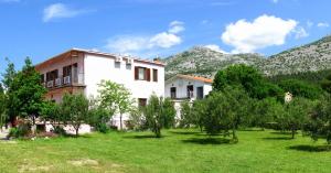Gallery image of Apartments and Rooms Mare-Monti in Starigrad