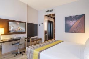 Postel nebo postele na pokoji v ubytování Savhotel Fiera Bologna