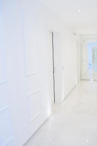 a white room with white walls and white floors at Tenuta Tropeano in Tropea