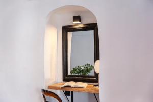 Imagem da galeria de Pearl of Caldera Oia - Boutique Hotel by Pearl Hotel Collection em Oia
