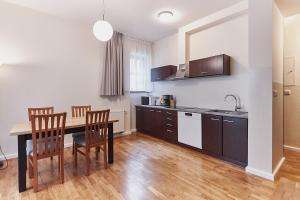 Kuchnia lub aneks kuchenny w obiekcie Apartamenty Świnoujście - Villa Stil 1