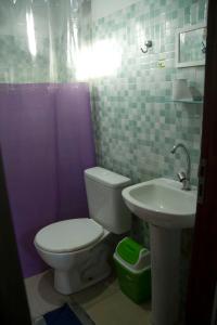 A bathroom at Hostel Portal do Pati