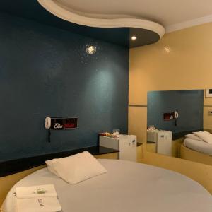 Ένα ή περισσότερα κρεβάτια σε δωμάτιο στο Ellus Motel
