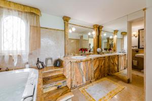 Koupelna v ubytování Villa Simonetta + 37 fotografií