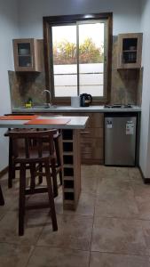 Una cocina o kitchenette en Cabañas San Fabian