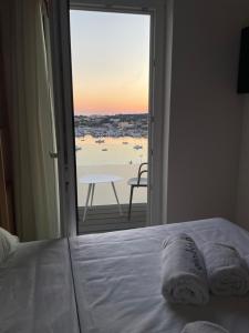 a bedroom with a bed and a view of the beach at B&B Giro Di Boa in Lampedusa