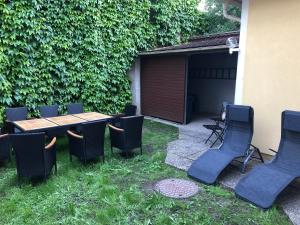A garden outside ALTSTADT-APARTMENTS Bad Radkersburg - Ihr Zuhause auf Reisen