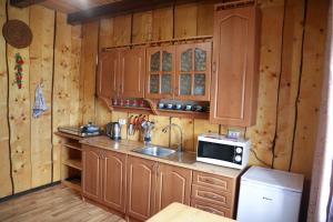 Кухня або міні-кухня у Верх Довбуша