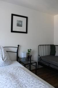 سرير أو أسرّة في غرفة في Apartment Seber