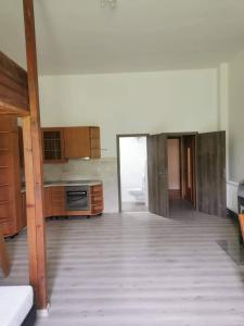 O bucătărie sau chicinetă la Zámecká zahrada-apartmány