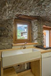 a kitchen with a sink and a window at AlfaBaita in Sampeyre