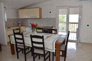 Gallery image of Beachfront - Vali in Tkon