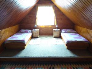 Lova arba lovos apgyvendinimo įstaigoje Zelená chalupa Vernár