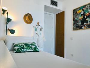 A bed or beds in a room at CocoBeach Mojácar Még 37 kép