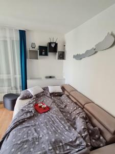 Ένα ή περισσότερα κρεβάτια σε δωμάτιο στο EDA Beach Apartman