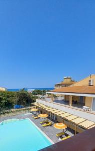 Bazén v ubytování Hotel Paradiso Verde nebo v jeho okolí