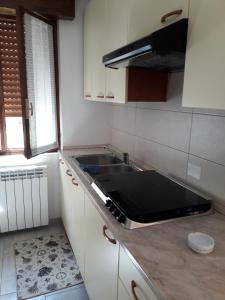 Kuchyň nebo kuchyňský kout v ubytování B&B Let&Lat