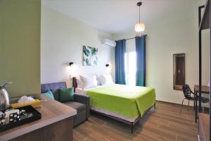 Posteľ alebo postele v izbe v ubytovaní Aethon Airport Project-FREE SHUTTLE by GK Properties