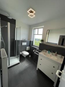Vonios kambarys apgyvendinimo įstaigoje Studio-Apartment Ankerplatz im Ferien-Resort Rügen