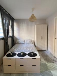 a bedroom with a bed with two burners on it at Quattro Triana en Salado in Seville