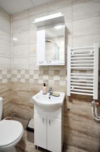 Koupelna v ubytování Apartman Lora + 23 fotografií