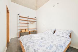 Postel nebo postele na pokoji v ubytování Unique Design Vila Doris + 36 fotografií