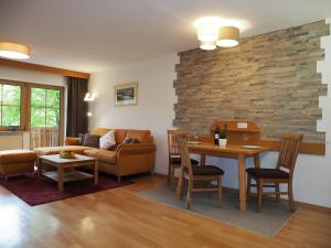 a living room with a couch and a table at Appartmenthaus Moos Bäu in Lam