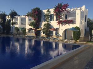 The swimming pool at or close to Paradise Apart Hotel
