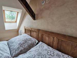 Posteľ alebo postele v izbe v ubytovaní Apartmány U Koudelníka