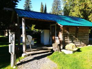 Aed väljaspool majutusasutust Bone Creek Wilderness Retreat