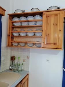 Kuchyň nebo kuchyňský kout v ubytování Petroula Apartments II