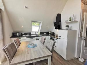 Kuchyň nebo kuchyňský kout v ubytování Ferienwohnung Langeneß
