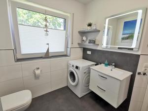 Koupelna v ubytování Ferienwohnung Langeneß + 15 fotografií