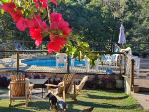 Swimming pool sa o malapit sa Chacara da Dinda