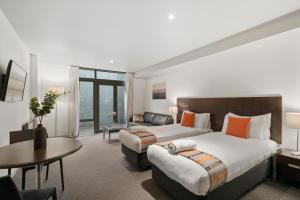 Ένα ή περισσότερα κρεβάτια σε δωμάτιο στο Lomond Retreat - Near CBD Executive Apartment
