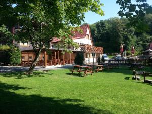 Vrt ispred objekta Hotel Loucky
