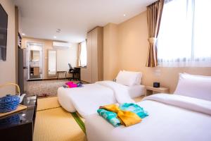Hotel Kuretakeso Thailand Sriracha - SHA Extra Plus客房内的一张或多张床位