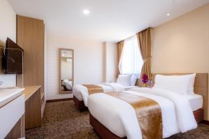 Hotel Kuretakeso Thailand Sriracha - SHA Extra Plus客房内的一张或多张床位