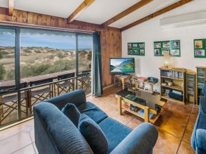 Μια τηλεόραση ή/και κέντρο ψυχαγωγίας στο 34 Riverview Drive
